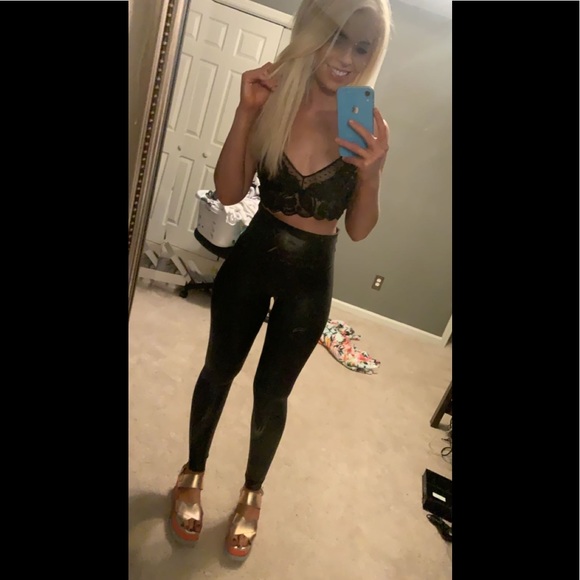 Meet your Posher, Amber - Picture 13 of 15